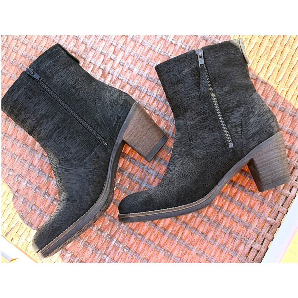 Taos Shaka 2 Ankle Boots Leather Side Zip Heeled Bootie Womens Sz 39 / US 8-8.5